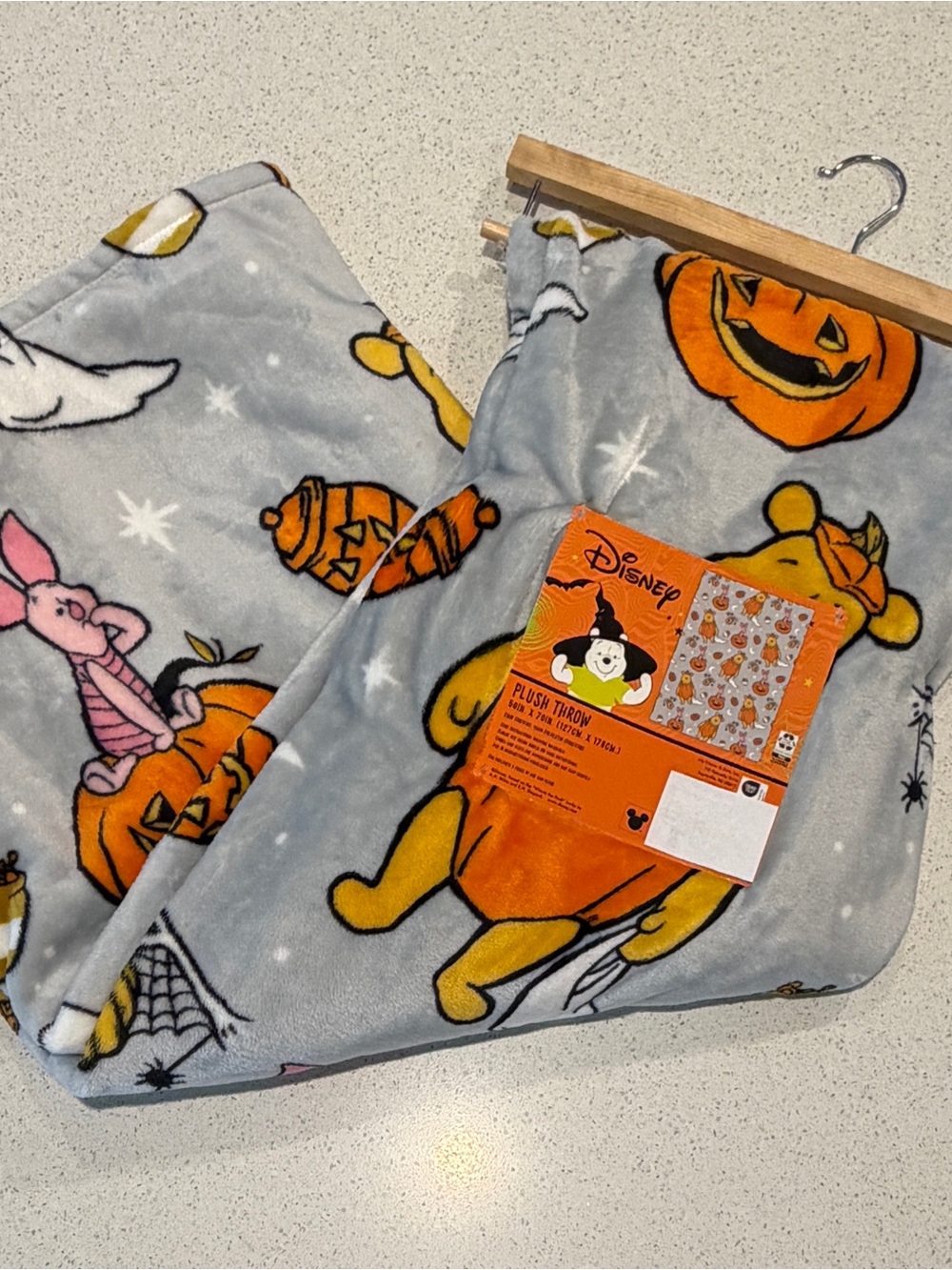 NEW Disney Winnie the Pooh Halloween Blanket 50”x70” Piglet Pumpkin 2026 VIRAL